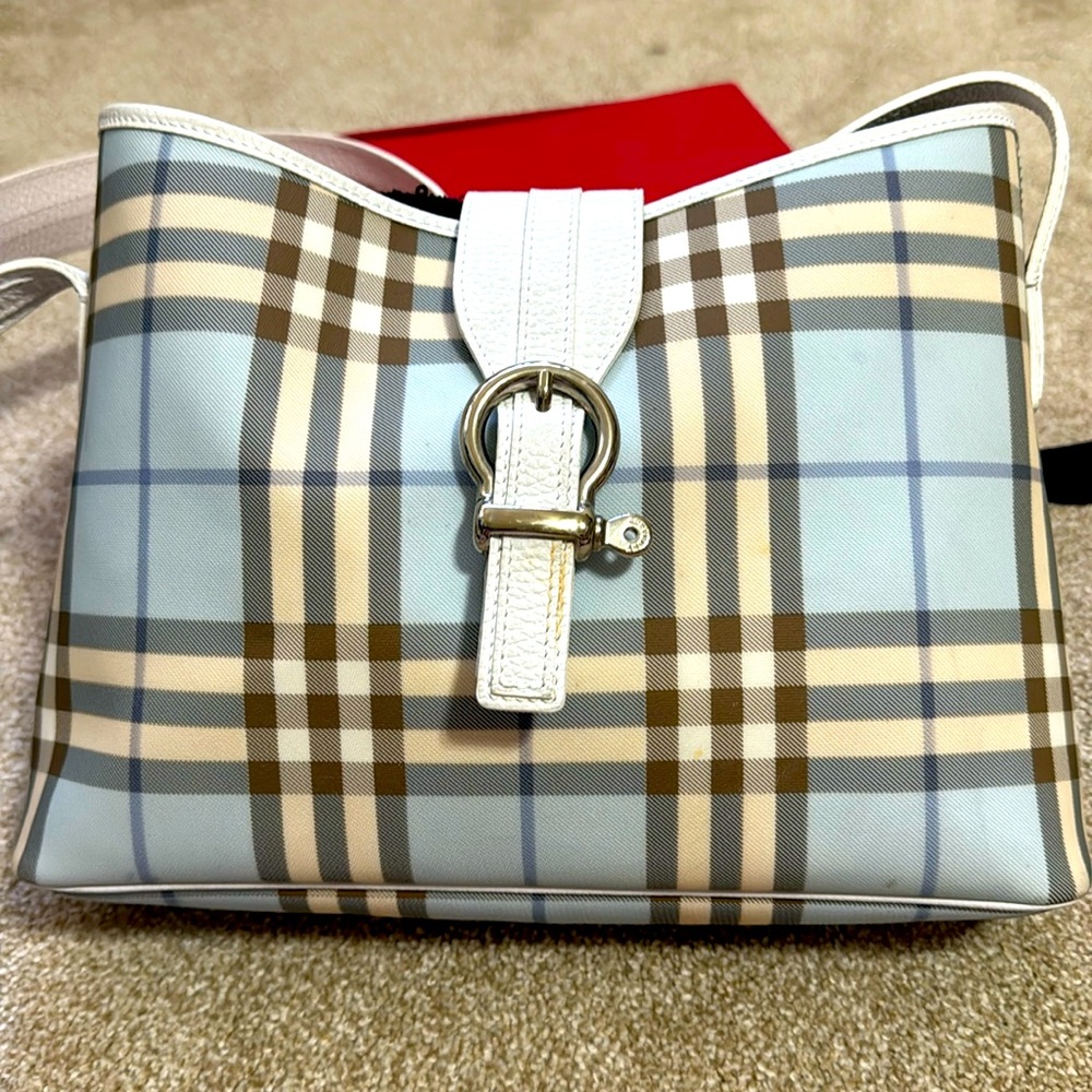 Burberry Shoulder Bag. Authentic. Clean inside and out . Almost new.